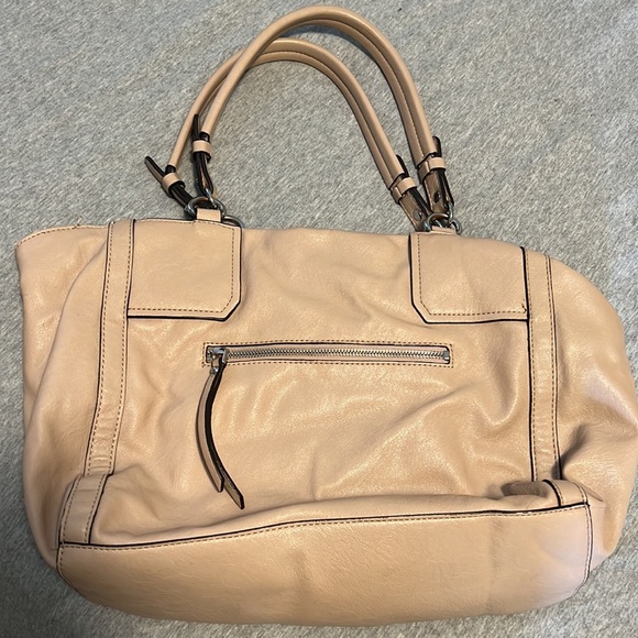 Guess purse. - Picture 4 of 7